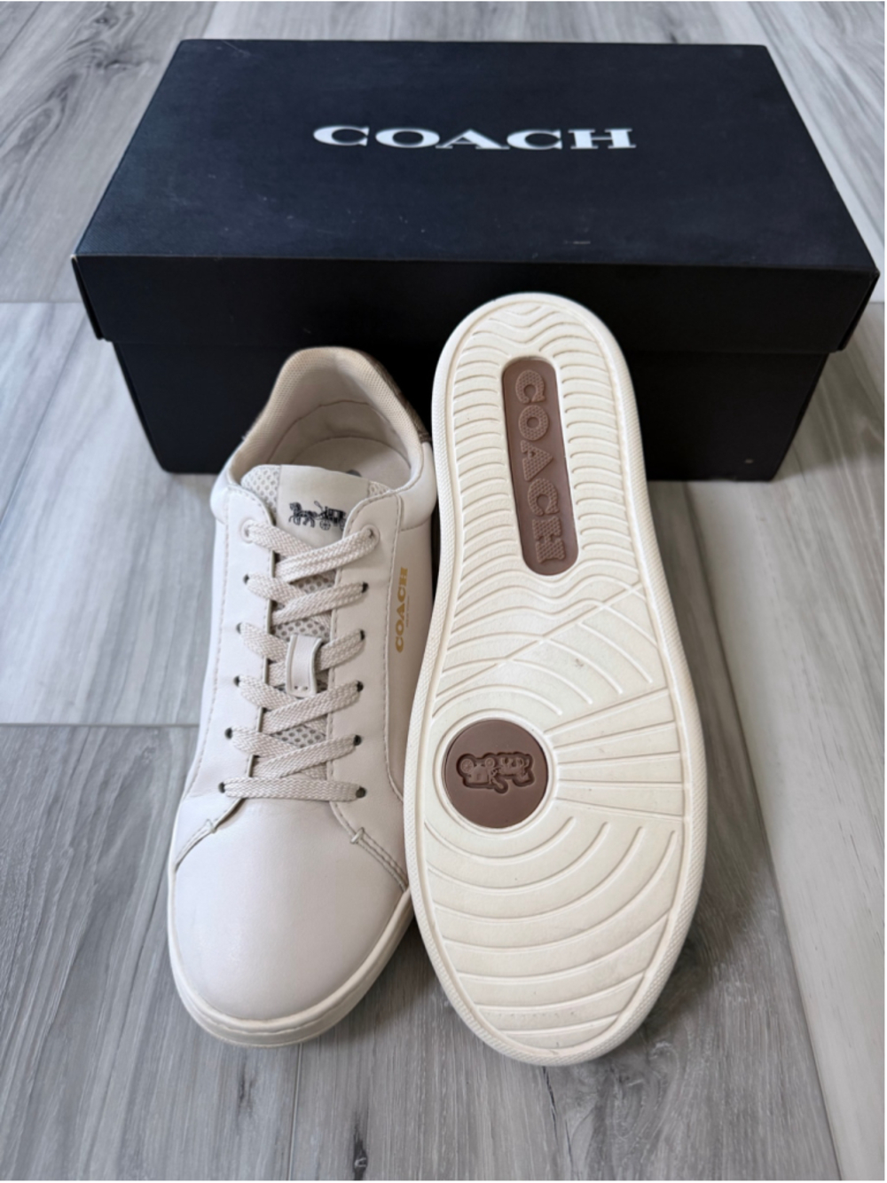 Coach Clip Low Top Sneaker Chalk Khaki Leather Women’s 9B G4966 With Box